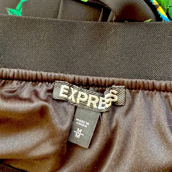 Black Pleated Express Knee Skirt with Floral and Butterfly Size M Medium - Picture 4 of 4